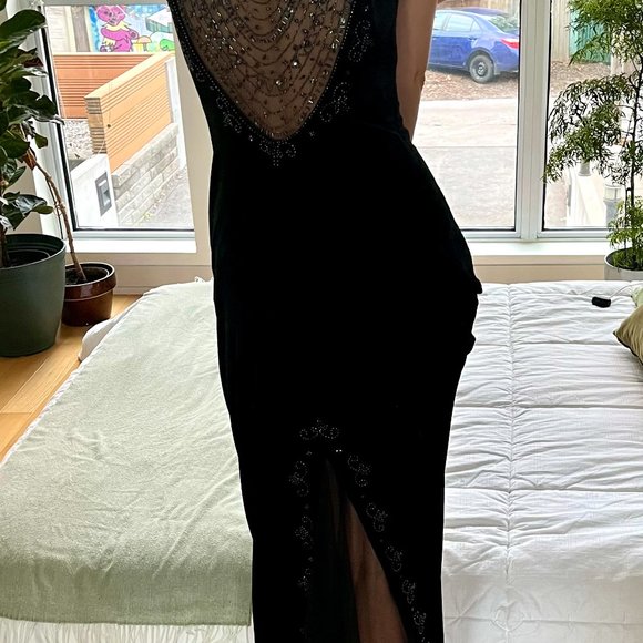 Long Black Velvet Evening Dress with Embroidered Details - Picture 11 of 15